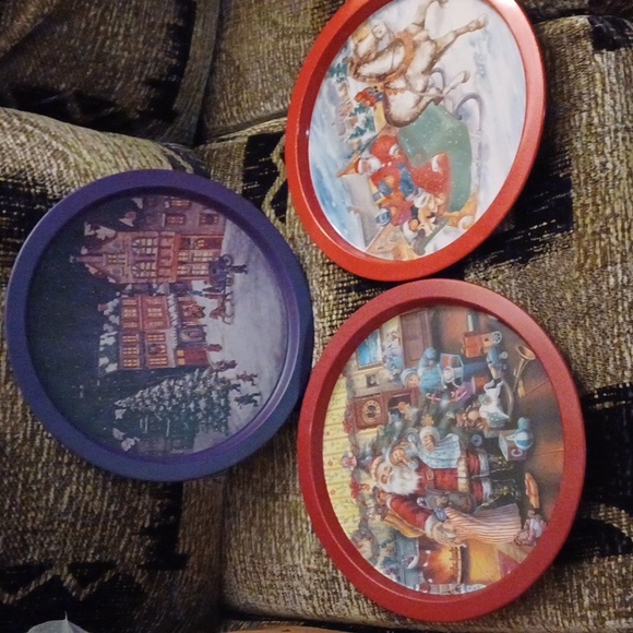 4/$40 Festive Holiday Themed Decorative Metallic Plates - Set Of 3 Round - Picture 1 of 10